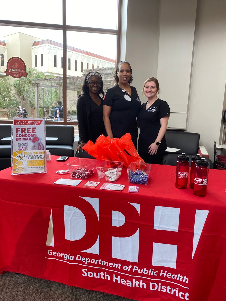 SouthHealthDist's tweet photo. Staff from the Lowndes County Health Department and our Health Promotion team are at the Safe Spring Break Fair at Valdosta State University today. They are sharing public health resources and information with students and the community.

Stop by and see them before 2 PM! ☀️📚 https://t.co/4PzDevHM1M