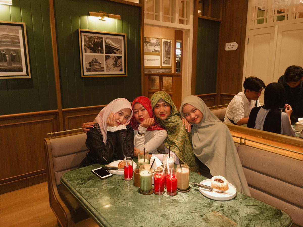 abcacadefg tweet media