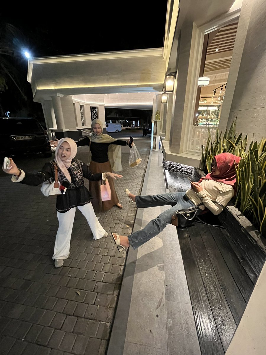 abcacadefg tweet media