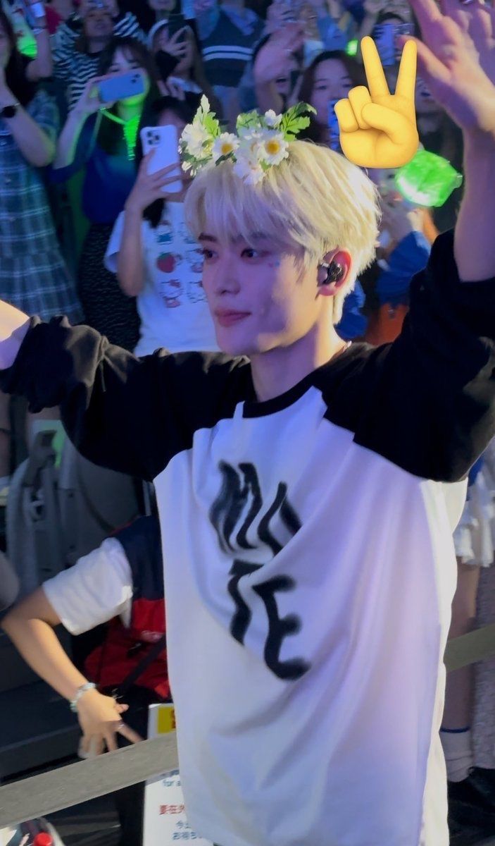 hourly jaehyun tweet media