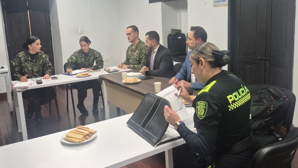 La <a href="/PGN_COL/">Procuraduría General de la Nación</a> participó en mesa de trabajo con el sector defensa para analizar y trabajar de manera articulada en la superación de obstáculos para la expedición de la libreta militar de los hombres trans.