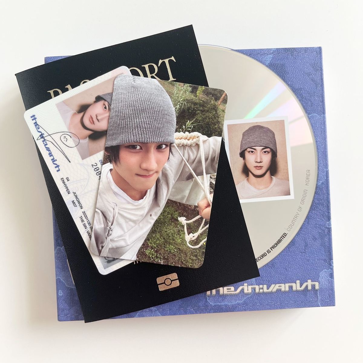 maedarikuzinho's tweet photo. quer ganhar um álbum do enhypen? então presta atenção nas regras! ☝🏻

⚠️ REGRAS DO PROJETO #FICAHEESEUNG

a dinâmica vai ser simples: vocês precisam comentar as tags, mas não vale comentar só a tag. coloquem alguma coisa antes (frase, palavra, emoji, etc).

irei jogar o tweet num site e ele irá sortear o ganhador. quanto mais comentar mais chance de ganhar! 🎉

🎁 prêmios:
• 1° lugar - álbum DESIRE: UNLEASH (jungwon)
• 2° lugar - álbum the sin: vanish – fugitives (jungwon)

⚠️ aviso importante:
• frete nacional fica por conta do ganhador
• resultado: domingo (15/03) 

comentem bastante e seguindo as regras! 👀

tags abaixo ⬇️