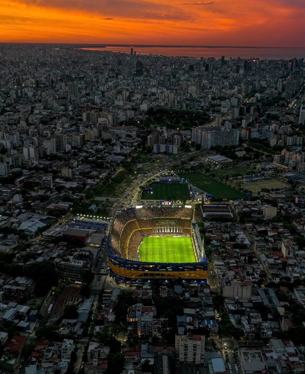 TravelBucketX's tweet photo. Welcome to La Bombonera, Argentin 🇦🇷
One of football’s most iconic and intimidating stadiums on the planet. https://t.co/bs79J1gOOu