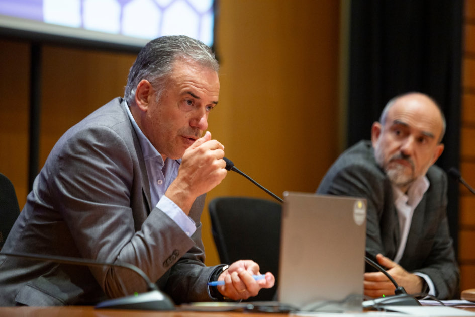 compresidencia's tweet photo. El presidente @OrsiYamandu encabezó la presentación de la Secretaría Nacional de Ciencia y Valorización del Conocimiento @SENCI_Uy, que tendrá como cometido el proponer las políticas científicas nacionales.

💬 “Uruguay tiene oportunidades. Hay una materia prima fundamental que es mucha gente trabajando”, afirmó el mandatario.

🔬En el lanzamiento oficial del organismo, se dieron a conocer los lineamientos para la elaboración del Plan Estratégico Nacional de Ciencia, Tecnología e Innovación.

🔗 https://t.co/pRMLkomXFn