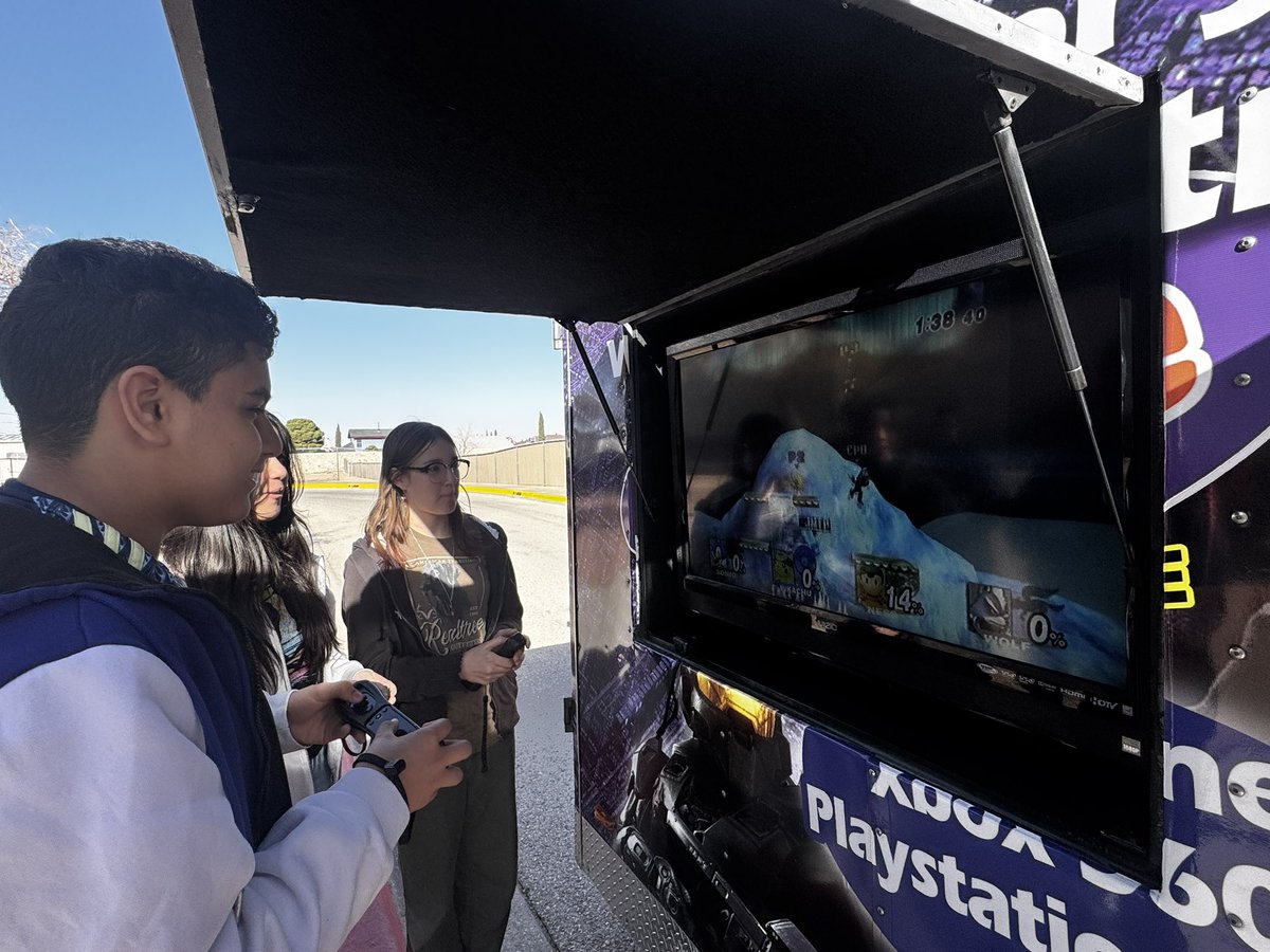 Daniela Palmer tweet media