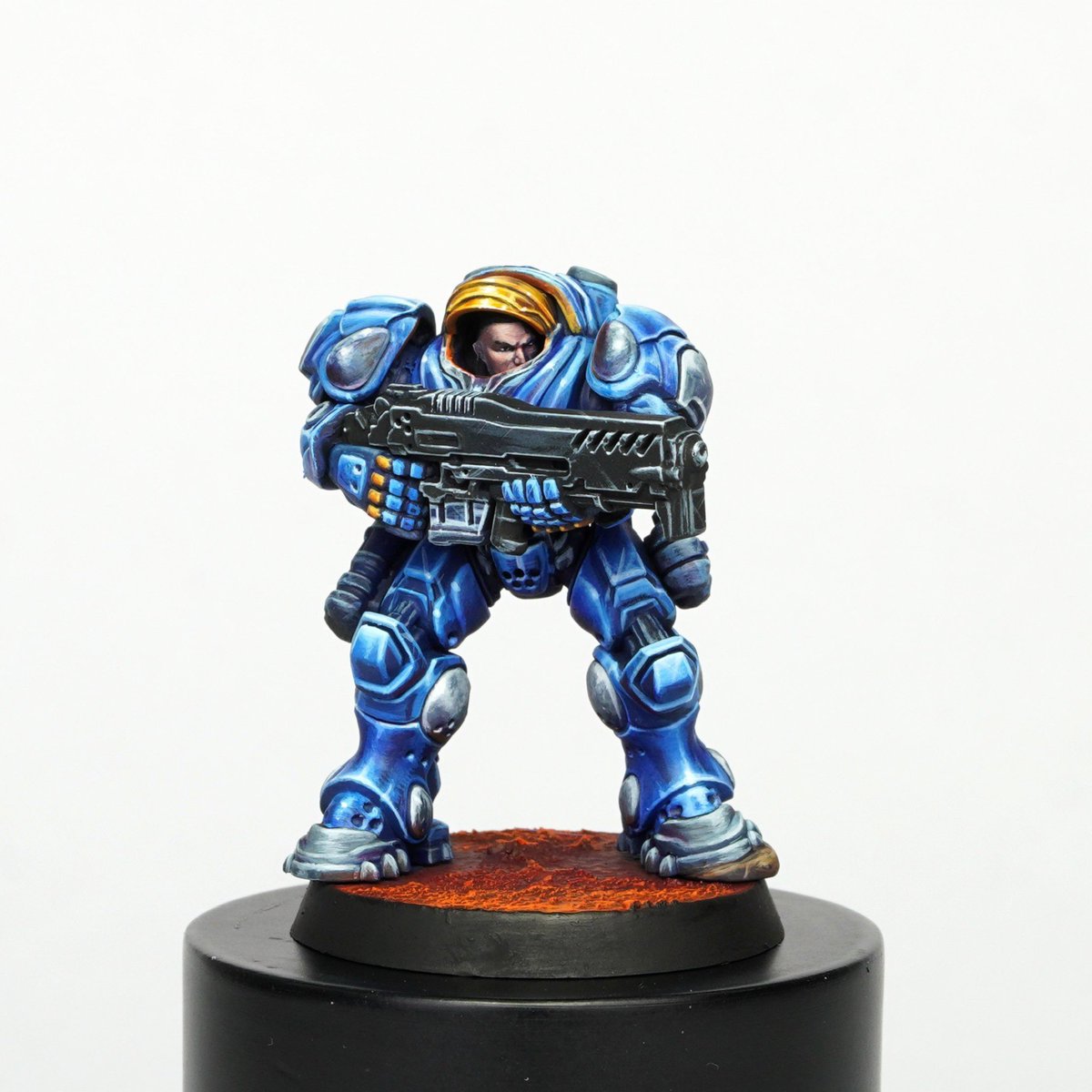 I painted this Marine for Archon Studio for their new StarCraft tabletop game⬇️
starcraft-tmg.com/?%0Autm_source…