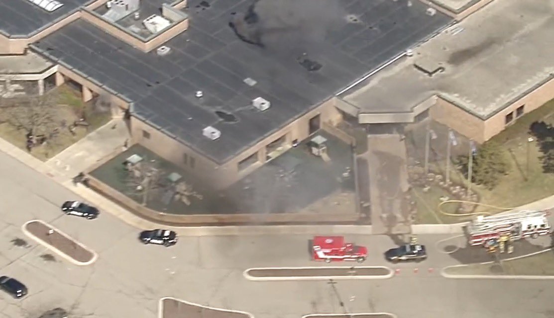 chiIIum's tweet image. LIVE AERIAL FEED wxyz.com/news/police-re…