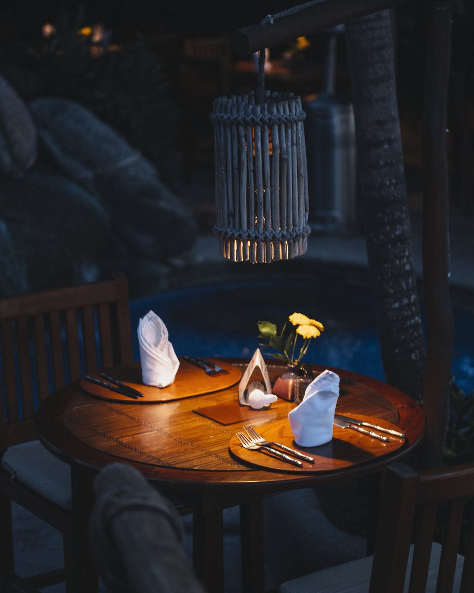 playaescondida's tweet photo. Candlelight, jungle night, and the quiet rhythm of the ocean nearby. A dinner where time slows and conversation lingers a little longer. ✨🌿🌊

#PlayaEscondida #SecretHideaway #Sayulita #BoutiqueHotel #OceanDinner https://t.co/jYLSzldsRH