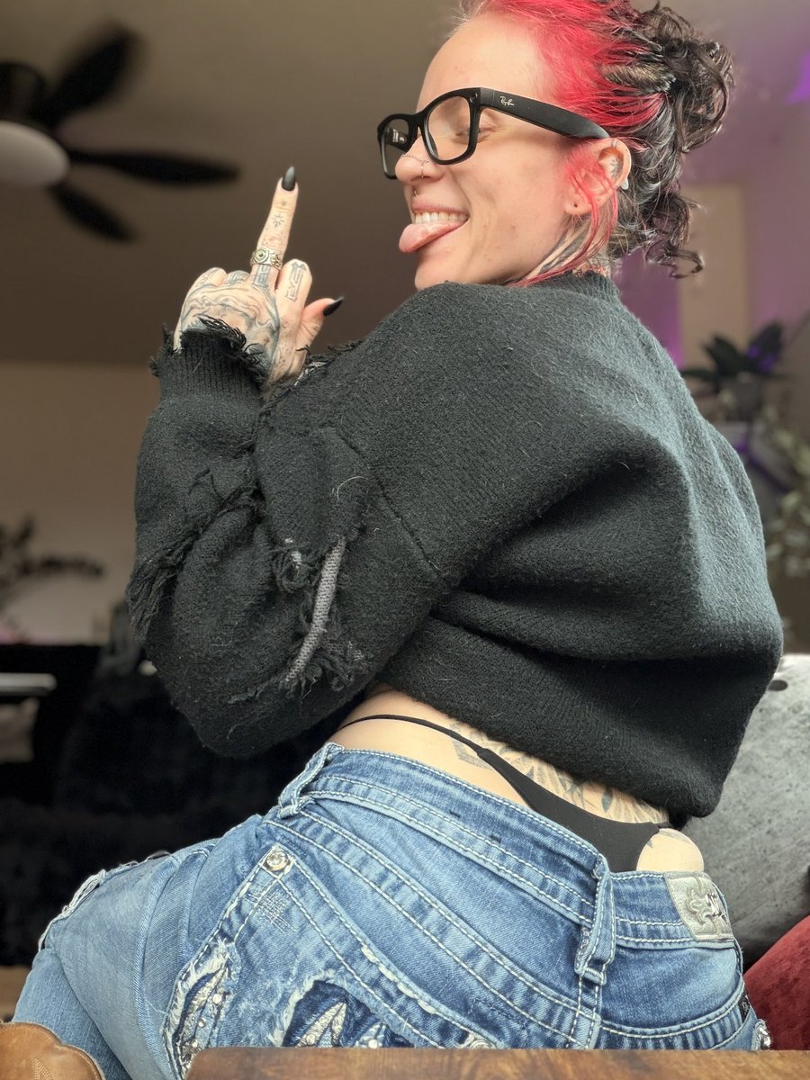 Carbasauruslex 🦖 tweet media