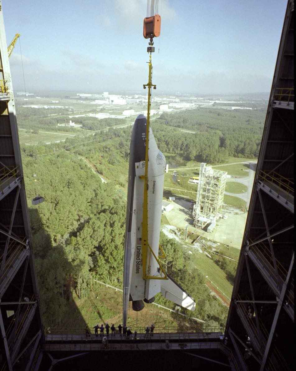 Boneyardsafari's tweet image. Orbiter Enterprise OV-101 sure got around, here she is in 1978 being hoisted into the Marshal Dynamic Test Stand for the mated vertical ground vibration test. #enterprise #spaceshuttle #nasa #boneyardsafari #aviationsafari