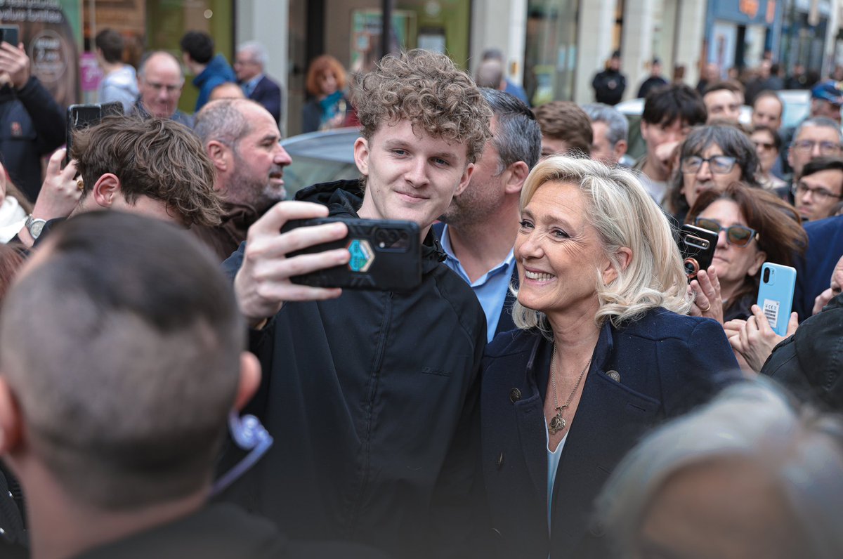 Marine Le Pen tweet media