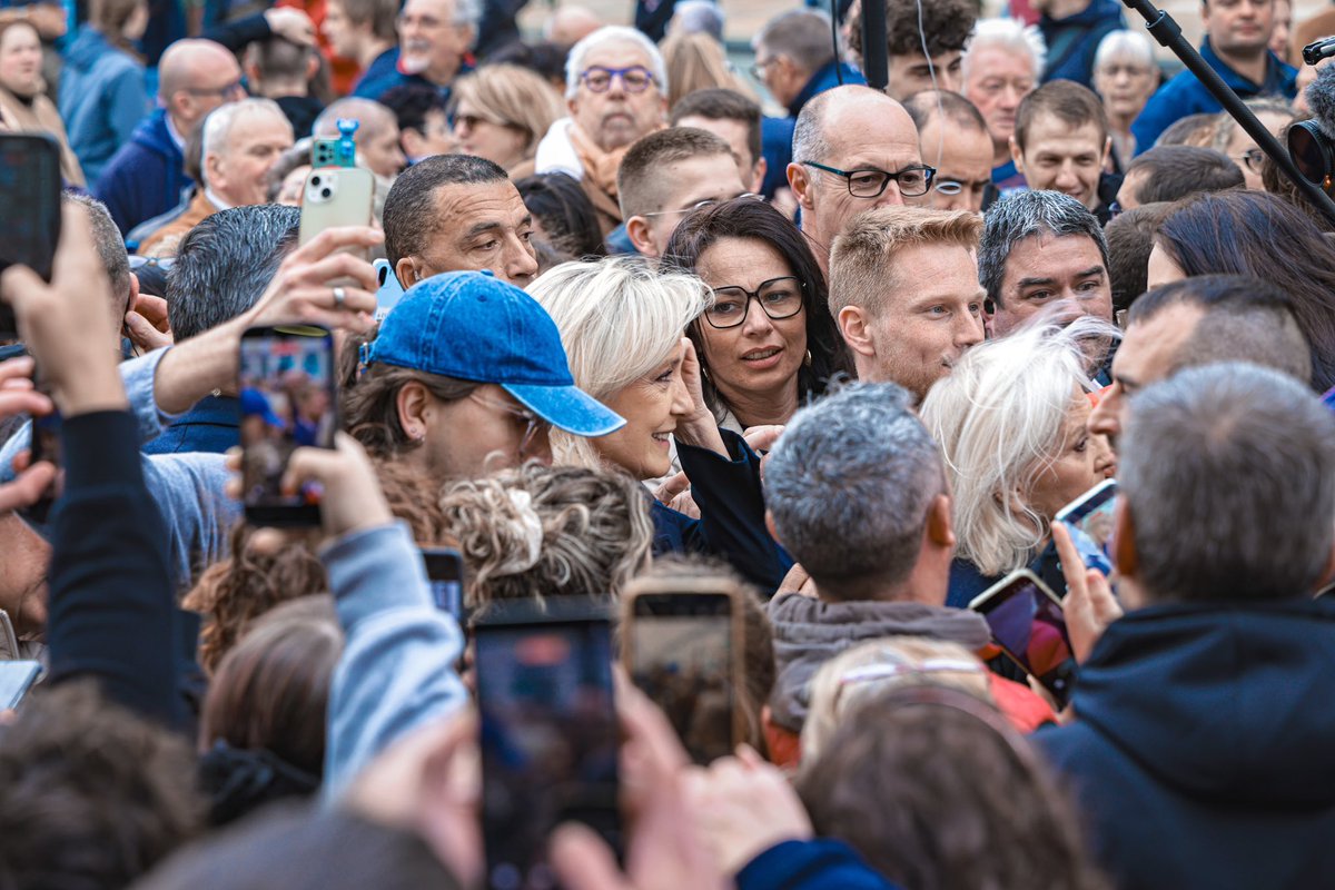 Marine Le Pen tweet media