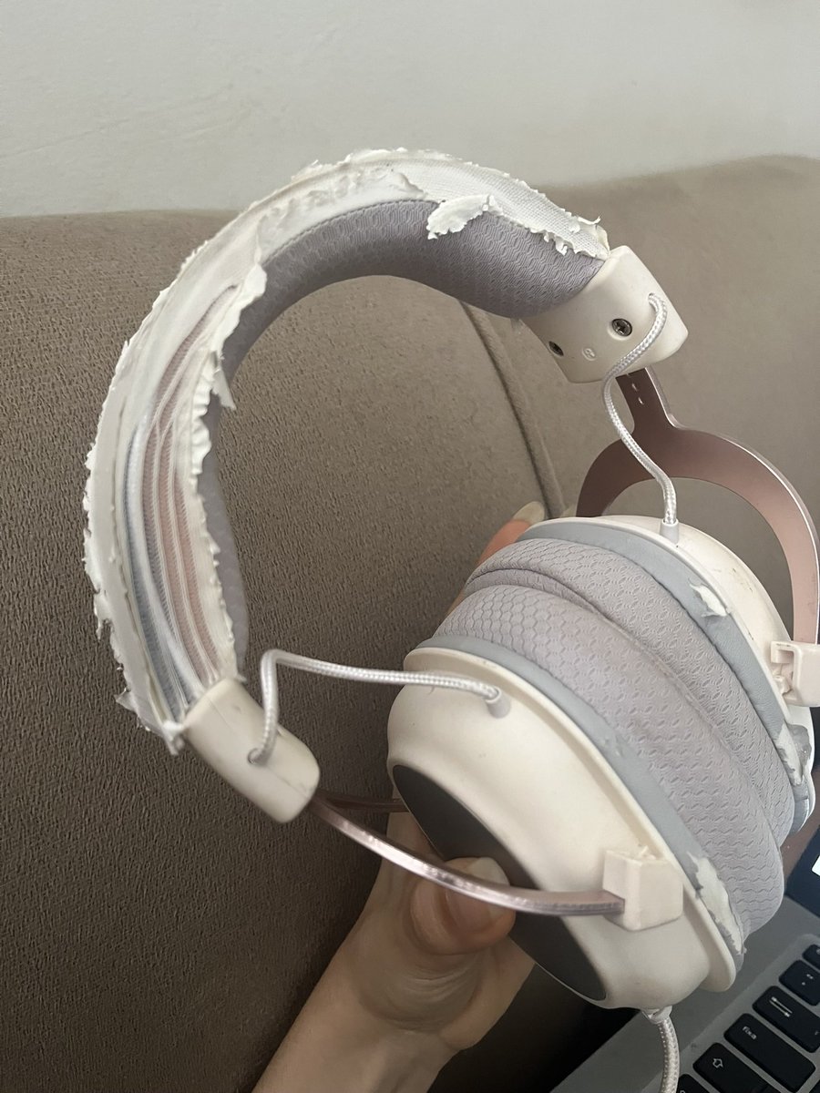 becaralha tweet media