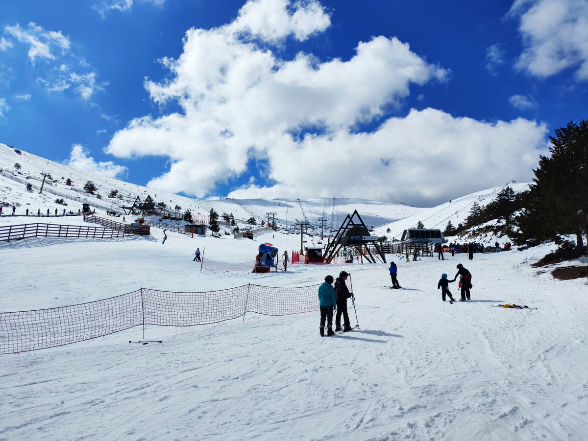 ⛷️ Día de esquí en Valdesquí para nuestro alumnado.

Han disfrutado de una jornada espectacular en la nieve, aprendiendo y practicando esquí con monitores especializados. Deporte, naturaleza y convivencia en un día inolvidable. ❄️

#IESAnaFrank #educación