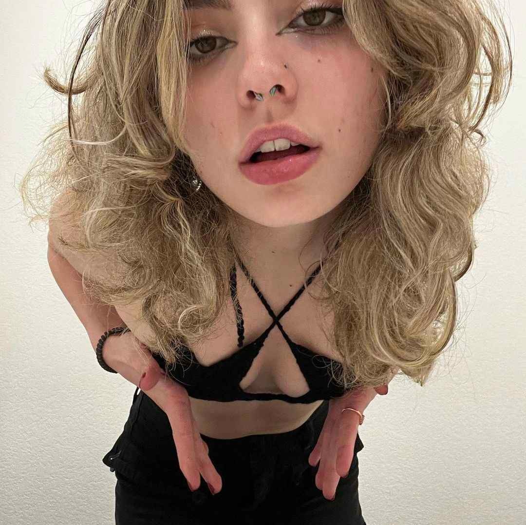 ExposeEmAlI's tweet photo. This sexy petite slut needs to be shown a good time 😉😉
#wankchat #feargasm #cuck https://t.co/P7Goxz5aUI