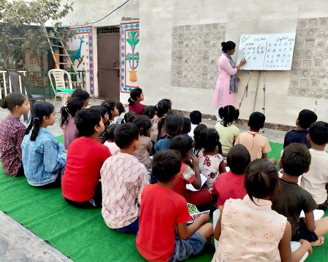 challengersgut's tweet image. At our Challengers Ki Pathshala Center 3rd, learning is not just about books — it’s about #building character and confidence. Our students are #actively participating, asking questions, and improving every day. 📚🙌✏️
#EducationMatters #ChildRights #Impact #Learning #Team