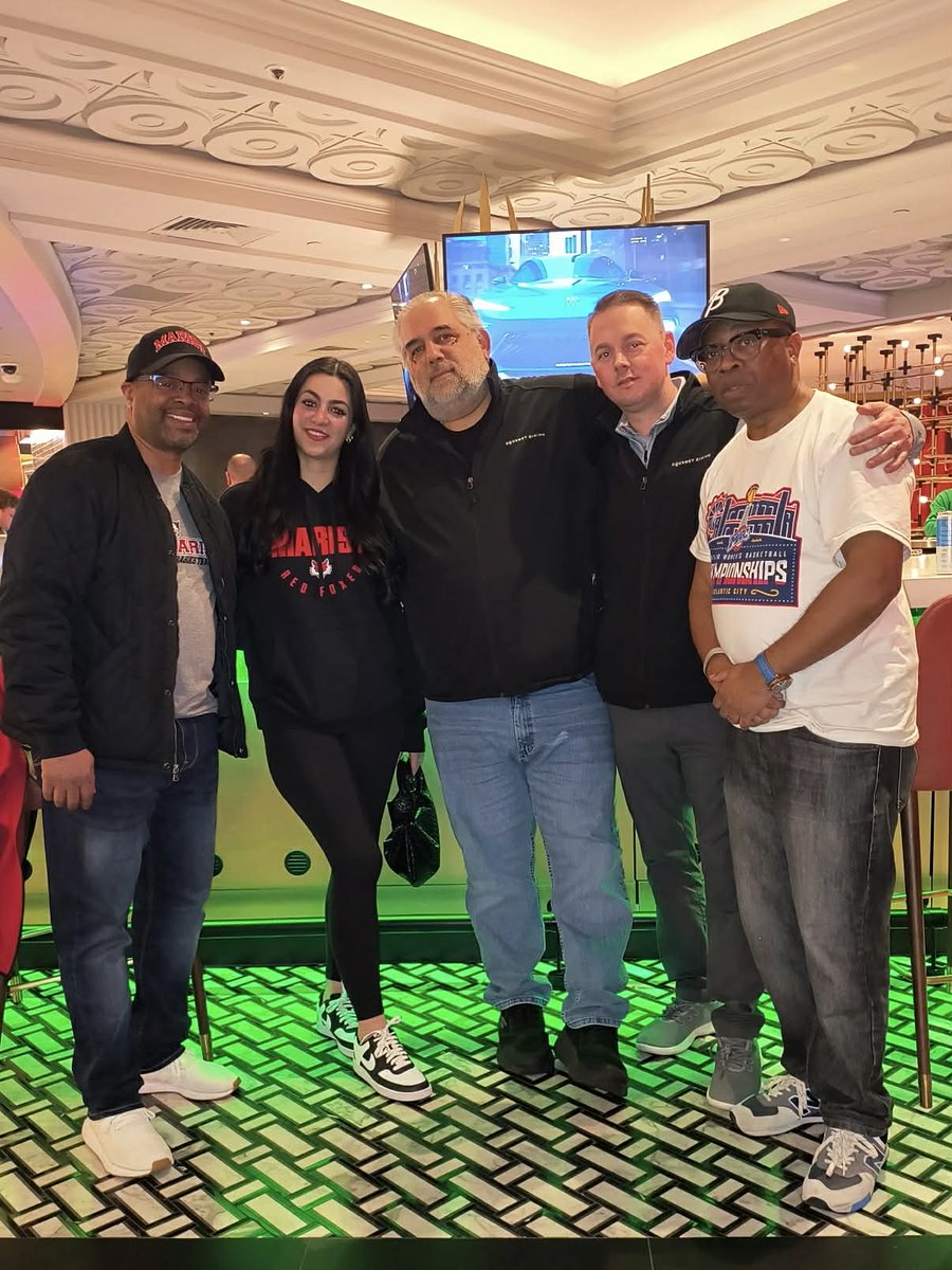 B. Desmond Murray tweet media