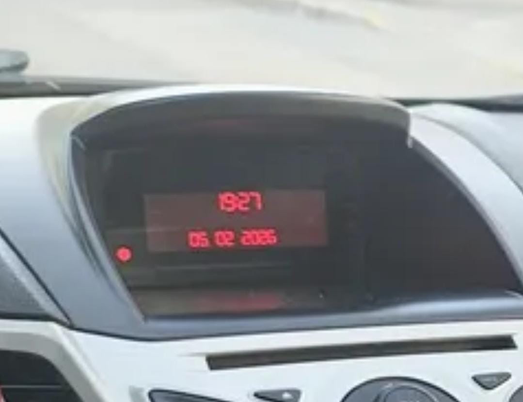 VentCruzada's tweet photo. Fiesta KD Trend. Cómo los reconocemos me preguntas? Sin detalles cromados afuera, sin techo, sin cruise, sin sistema sync y sin apoyabrazos central. Lo bueno querés saber? En seguridad mantiene los 7 airbags y ESP.
Les dejamos este rejunte de fotos de @Toto_mayorano https://t.co/pY7yC6WLhD