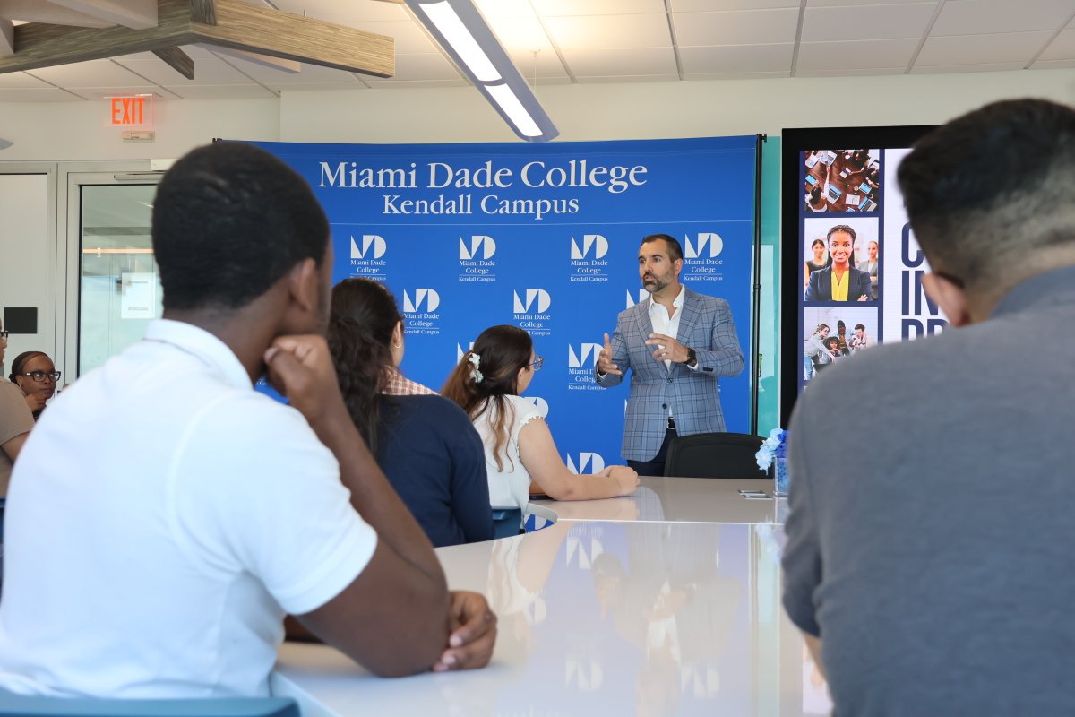 Juan Fernandez-Barquin, Esq., Clerk & Comptroller tweet media