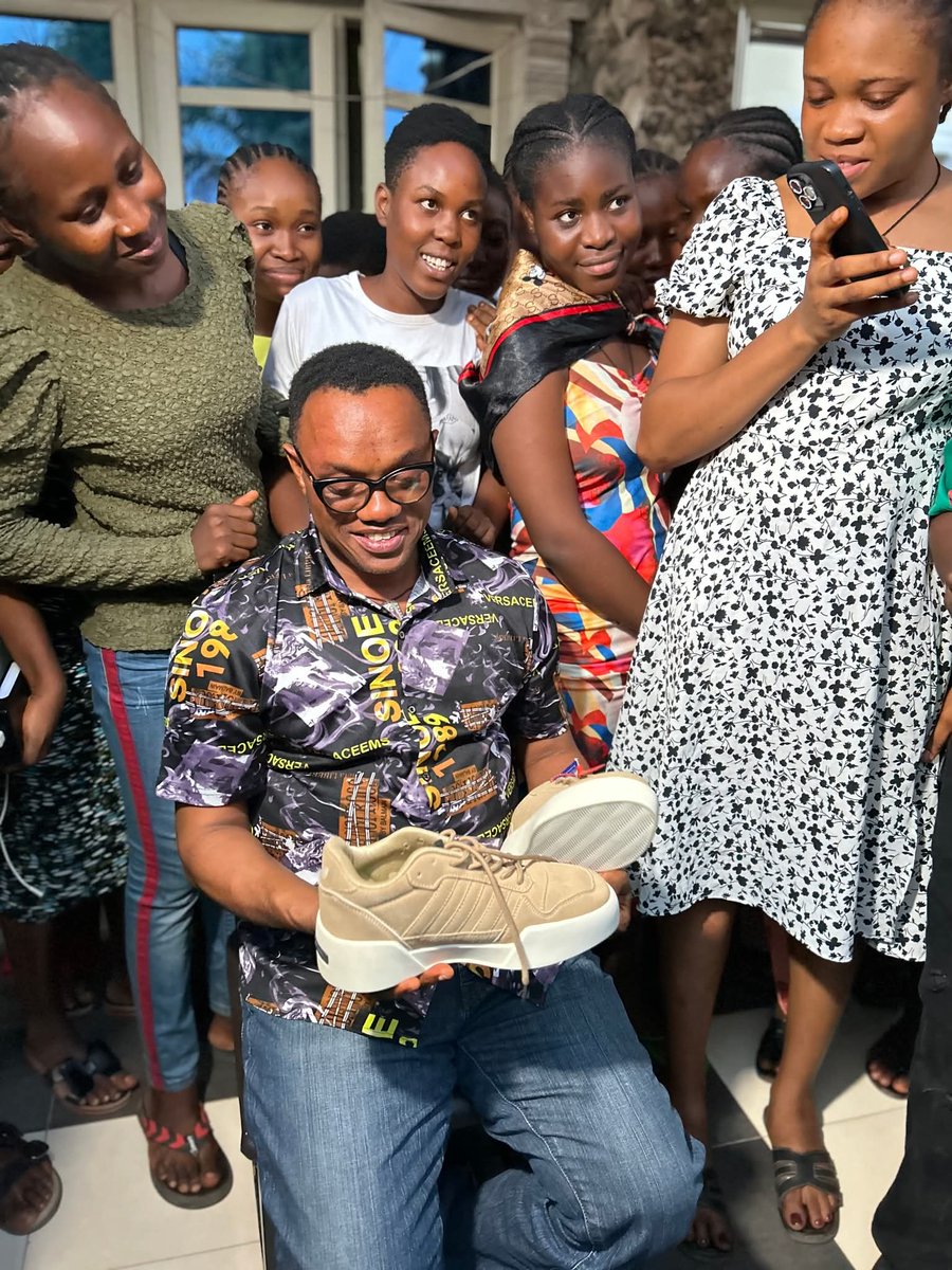 CON_mater's tweet photo. Still reminiscing about the wonderful moments from last week’s birthday celebration of our school administrator. Your leadership and kindness continues to inspire us all. 🎂✨
#MaterMisericordiae 
#nursing #nursingstudent 
#happybirthday https://t.co/SSWrwt7rEj