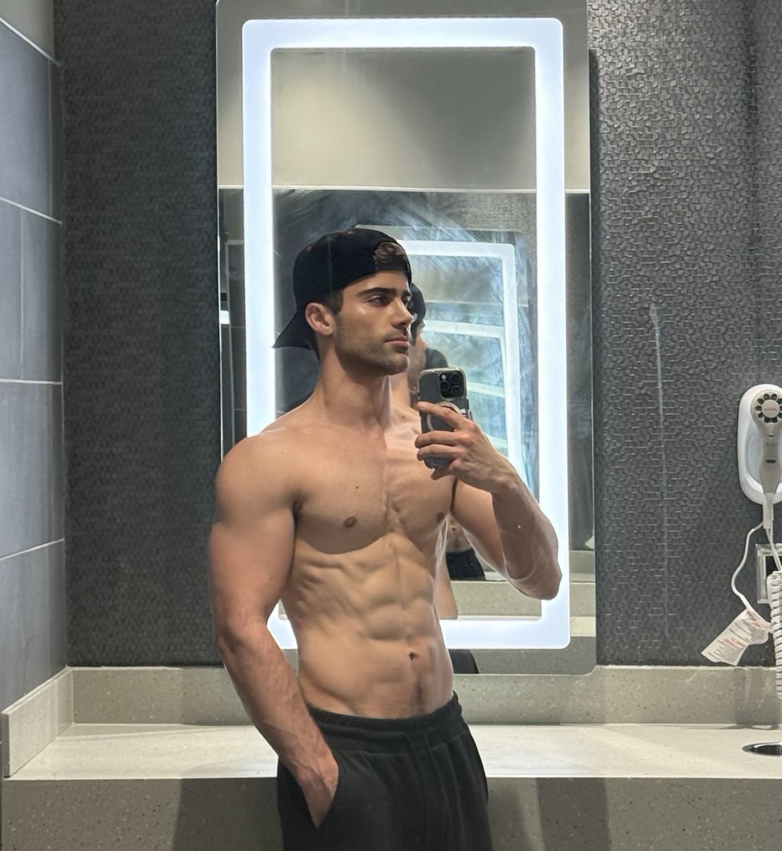 maxehrich tweet media