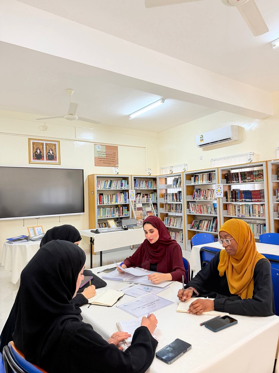 Sqs1418's tweet photo. وتسهم الزيارات التبادلية بين المؤسسات التعليمية في تبادل الخبرات المهنية والاطلاع على أفضل الممارسات بما يدعم تطوير الأداء وتحسين جودة العمل. كما تساعد على تعزيز التعاون وتبادل الأفكار والحلول لمواجهة التحديات .@majdaalakhzami @Lrc_2021 https://t.co/uNQO7VxZU6