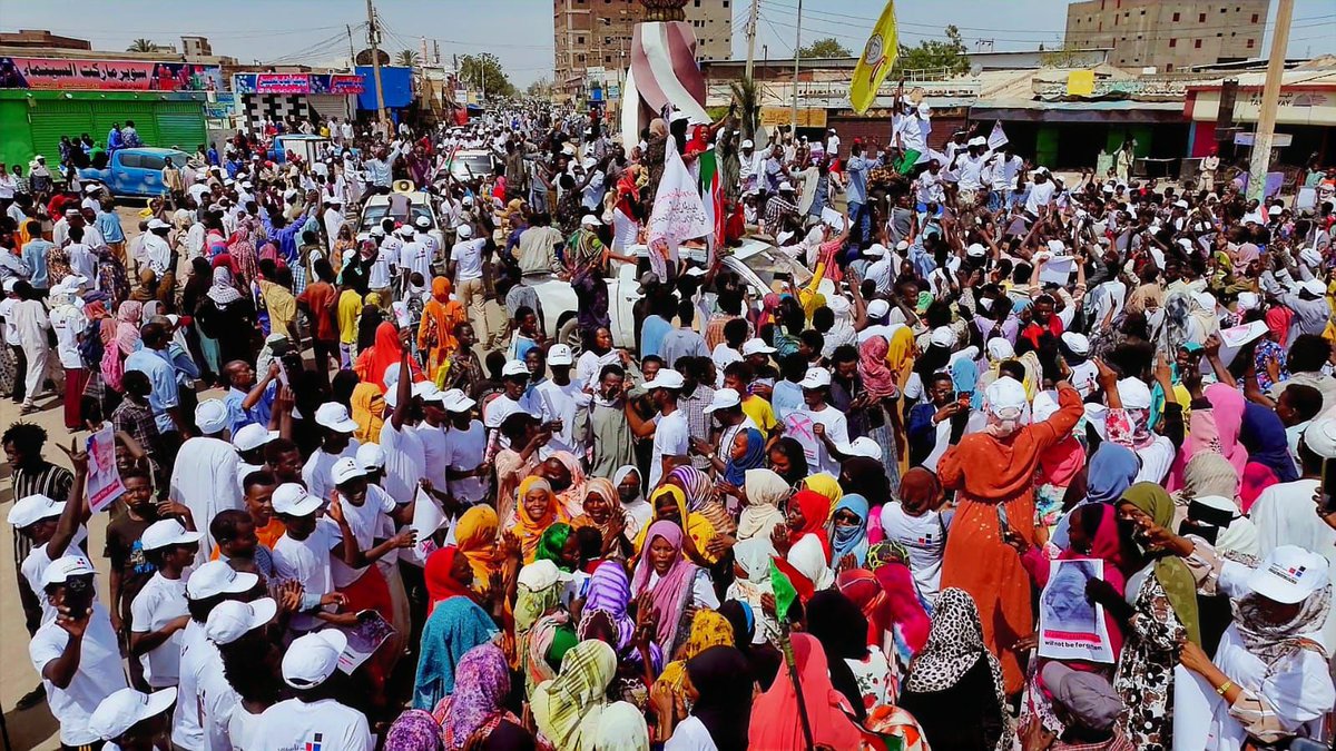 hasnaarsf's tweet photo. @FormulaRauda هذا هو الشعب السوداني خرج مؤيدآ بقرار واشنطن https://t.co/QydTYA0vuY