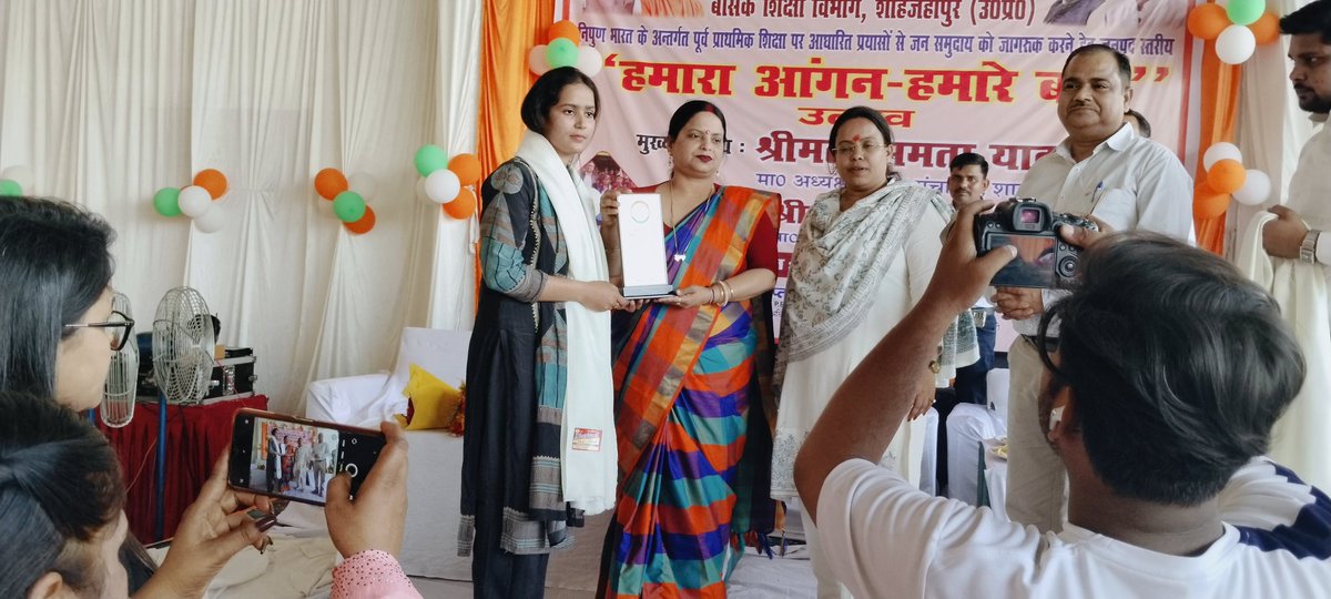 Tarannu93761307's tweet photo. Proud moment! to be recognized as Outstanding Sankul Teacher for efforts in Bal Vatika / Pre-Primary education.”
#hmaraanganhmarebachhe 
#valvatika 
#preprimary 
#basiceducationdepartment
#missionshikshansamvad
#samgrashiksha
@basicshiksha_up 
@shikshansamvad 
@thisissanjubjp https://t.co/PXqEgGiK2J