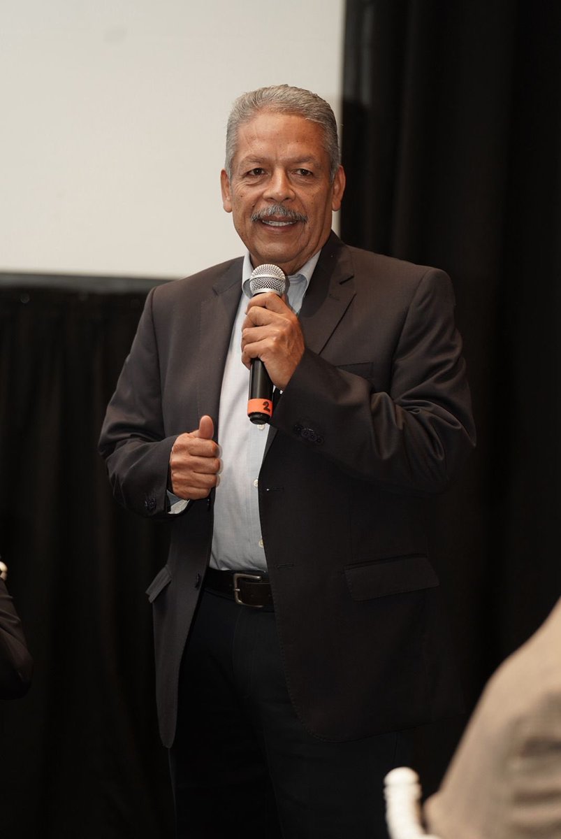 Agradezco la invitación a este evento para un sector fundamental para nuestro país, al que es importante seguir fortaleciendo, impulsando y respaldando.