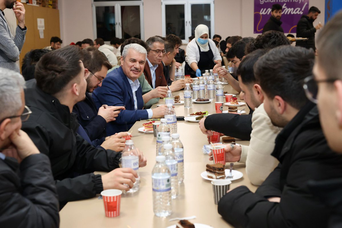 KonyaKYGM's tweet photo. 📍 Haciveyiszade Yurdu

​Valimiz İbrahim Akın, öğrencilerimizle iftar sofrasında bir araya gelerek Ramazan’ın bereketini paylaştı. 🌙🤝
​@OA_BAK @gencliksporbak @GSB_KYGM https://t.co/N4h0WV0Vxw