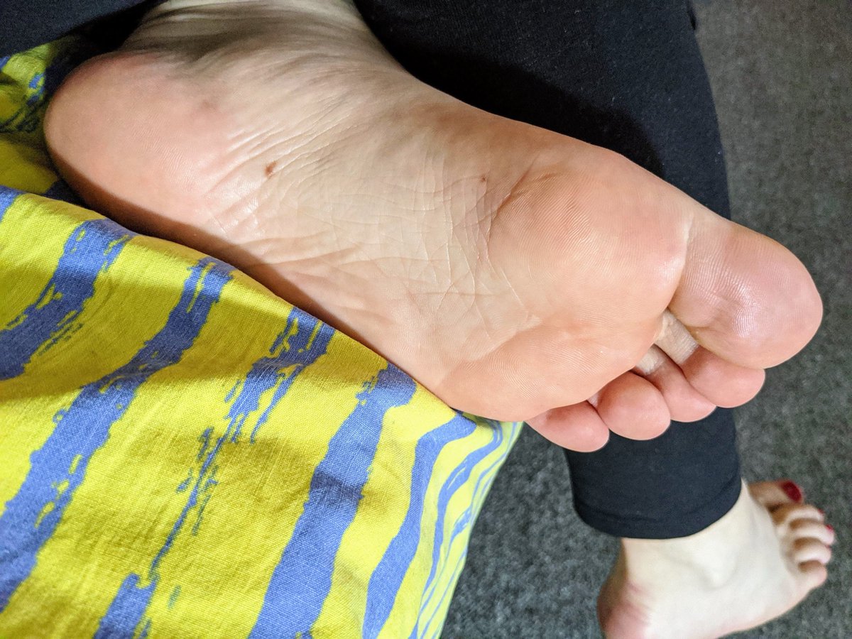 Pixelsole's tweet photo. Würdest du meine deutschen Füße lecken? 🇩🇪👣💙
#füße #germanfeet https://t.co/IENxhjPYU1