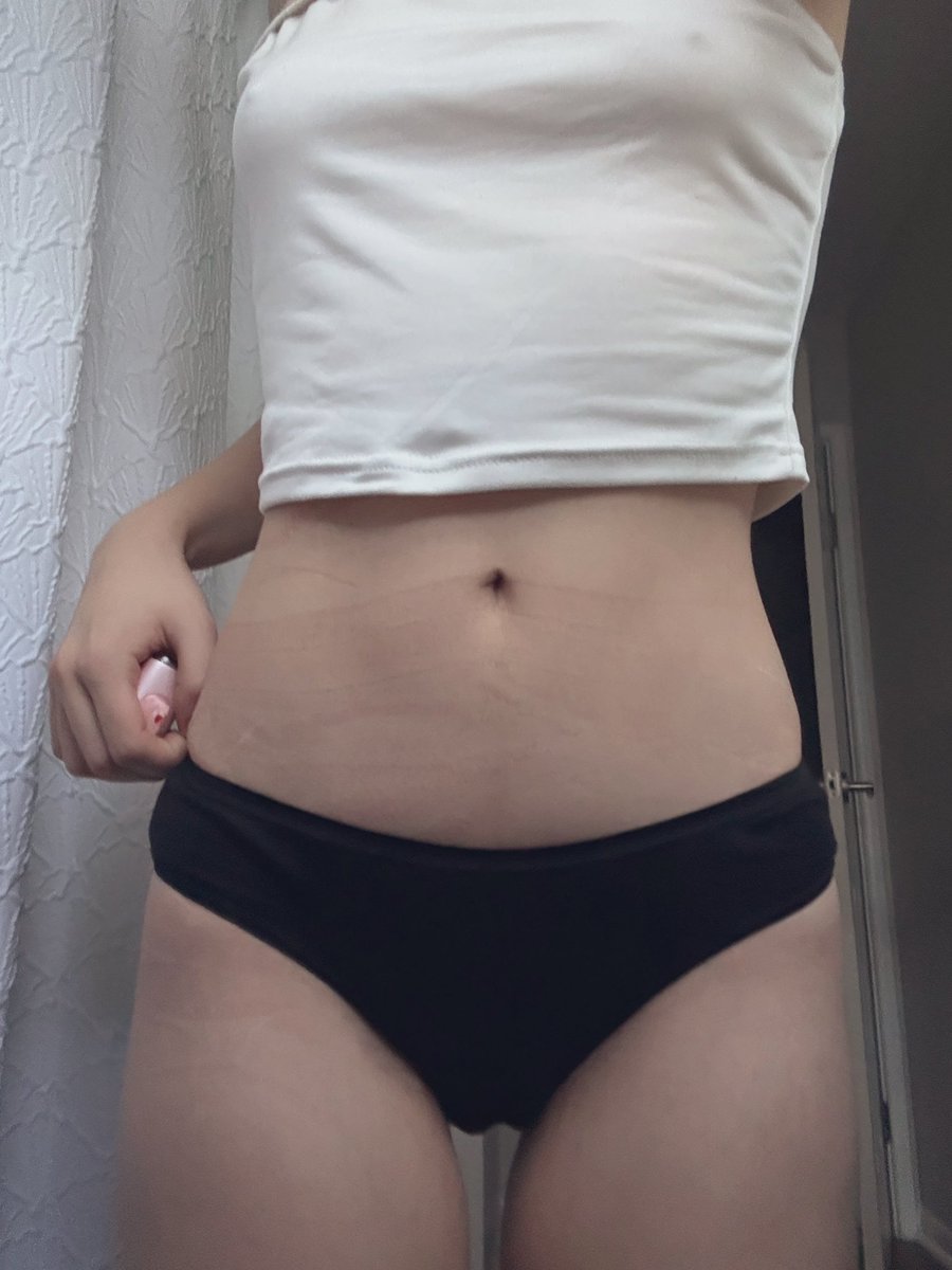 thecarbcunt's tweet photo. the lack of fat is starting to piss me off 😭 https://t.co/vwR1BSpFzZ