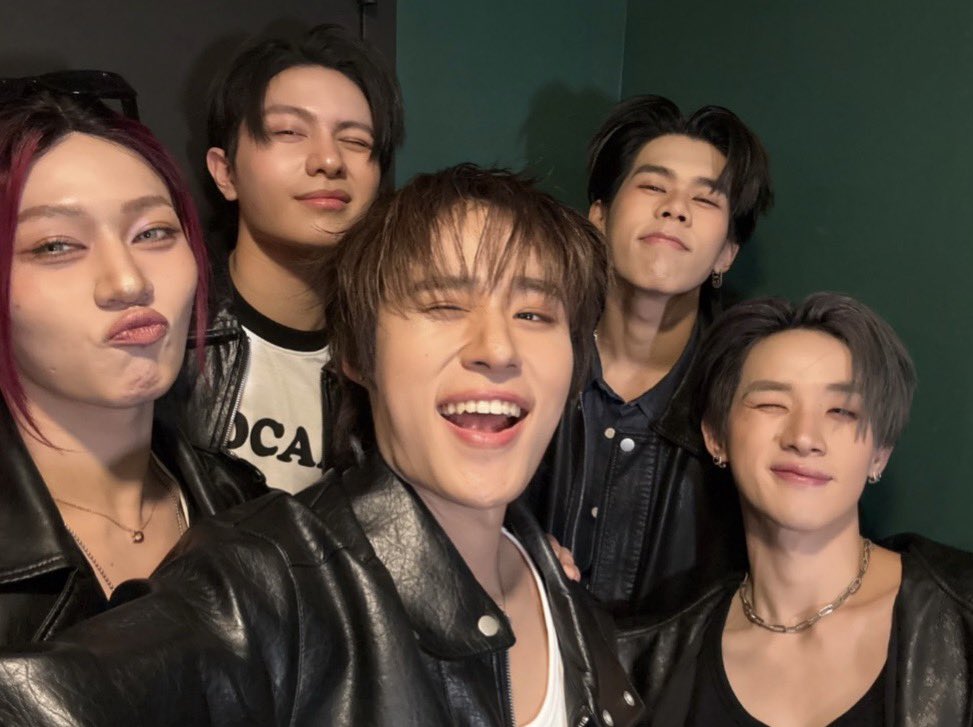 lykn in new york crumbs <3 

( #LYKN )