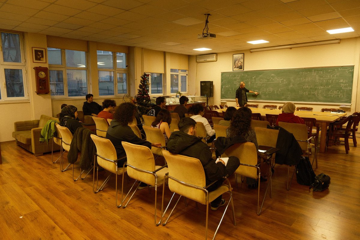 Istringy tweet media