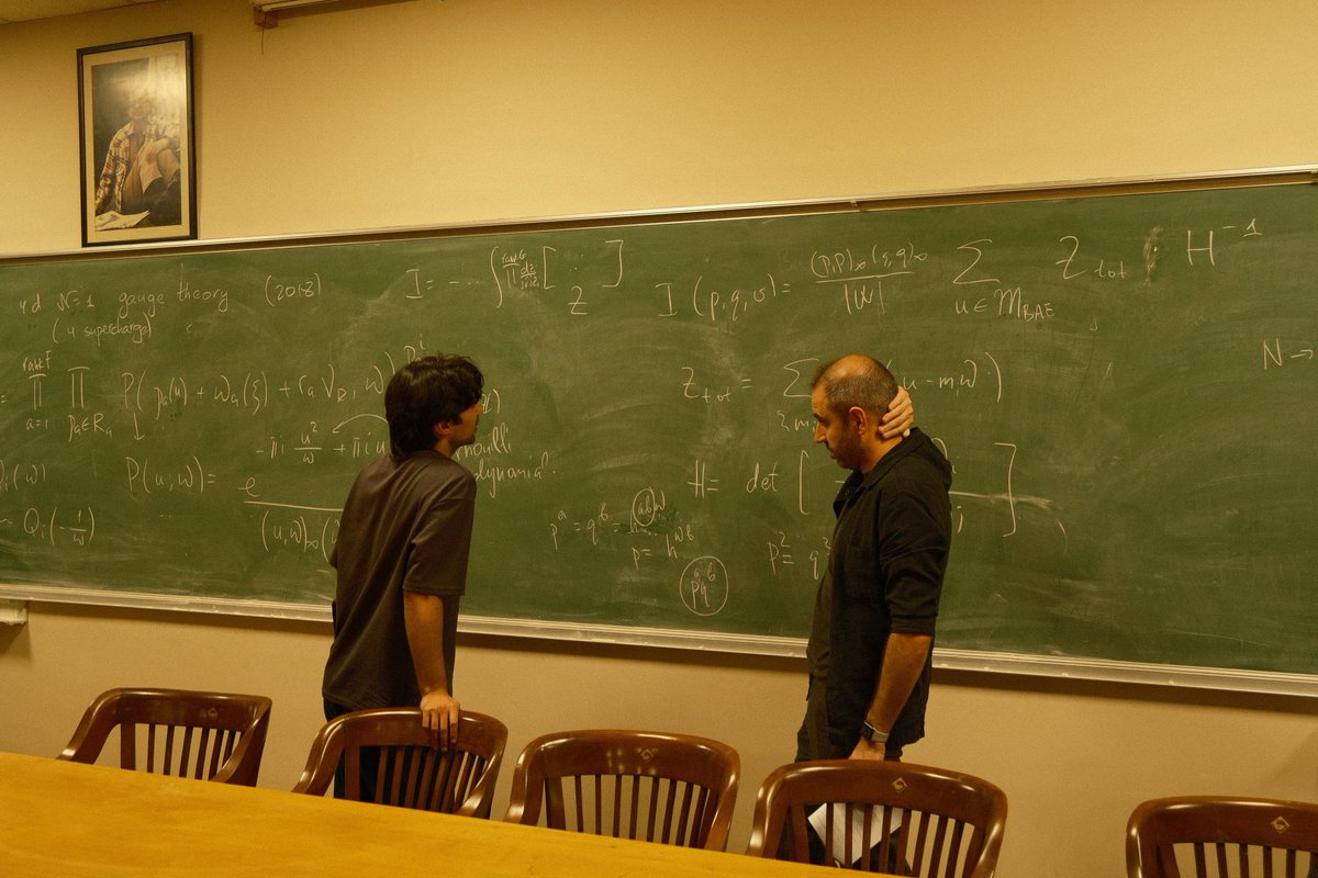 Istringy tweet media