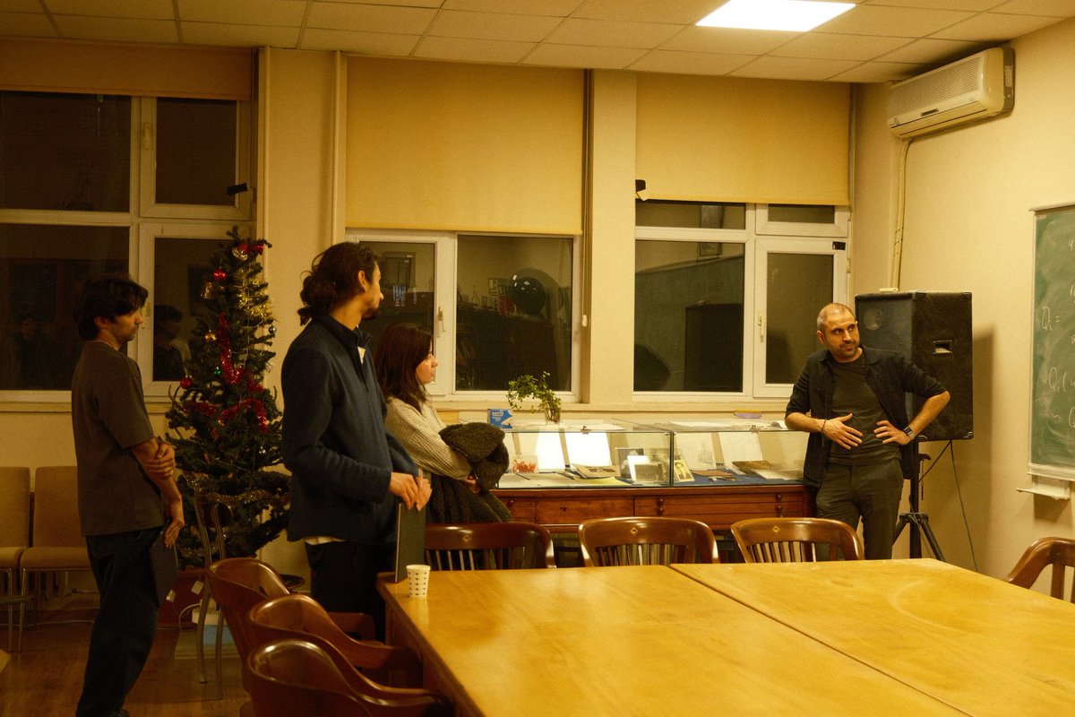 Istringy tweet media