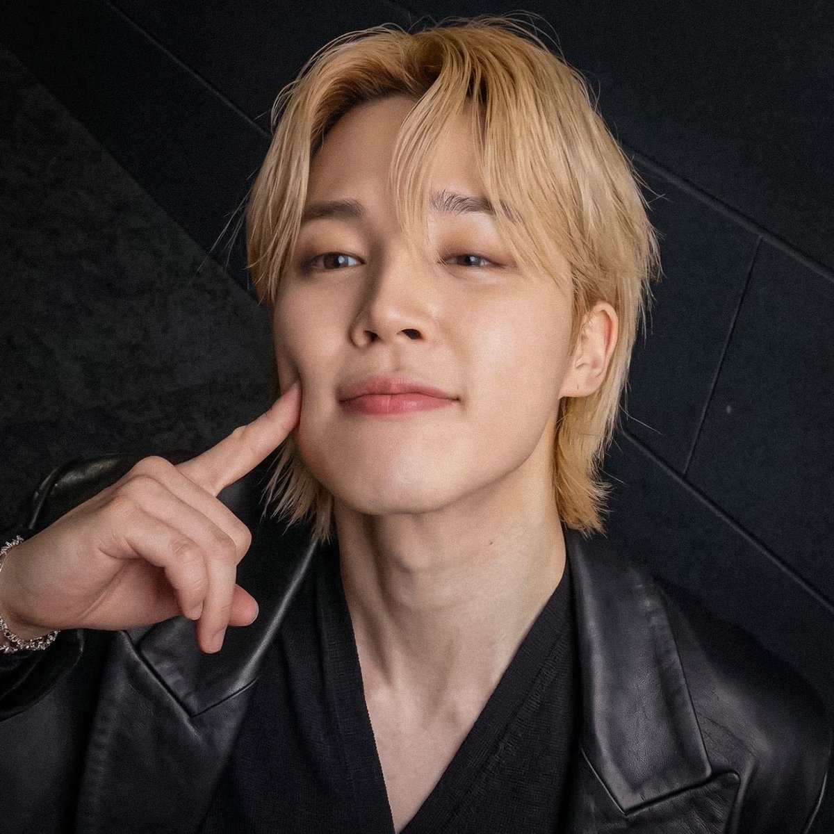 hourlyjimineyes's tweet photo. we got the HD photo ✨ https://t.co/TnHCxmFuOT