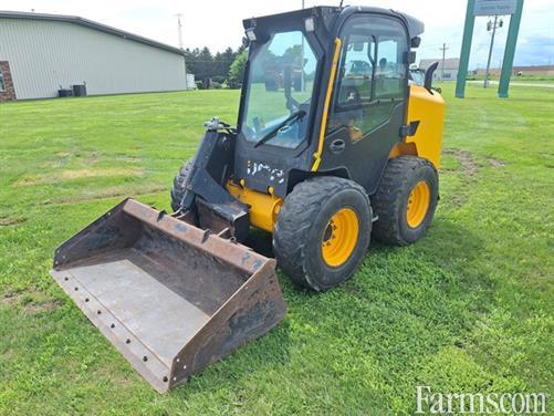 FarmsNews's tweet image. 2019 JCB 270 👇

Cab with air conditioning, H pattern iso pattern, EH joystick controls, air ride seat, aux hydraulics, 2 speed, self leveling, and more.

usfarmer.com/skid-steer-loa…

#Loader