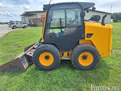 FarmsNews's tweet image. 2019 JCB 270 👇

Cab with air conditioning, H pattern iso pattern, EH joystick controls, air ride seat, aux hydraulics, 2 speed, self leveling, and more.

usfarmer.com/skid-steer-loa…

#Loader