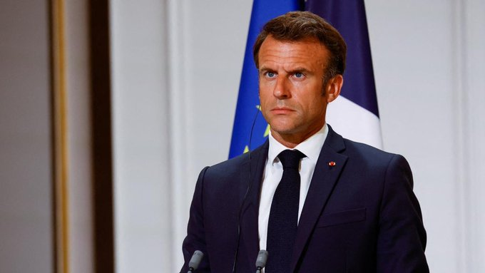 Fransa Cumhurbaşkanı Emmanuel Macron, ABD ile İsrail’in İran’a yönelik askeri operasyonlarının ardından Orta Doğu’da büyüyen gerilimin küresel ekonomiyi doğrudan etkilediğini belirtti. G7 liderlerinin katılımıyla gerçekleştirilen çevrim içi zirvede konuşan Macron,