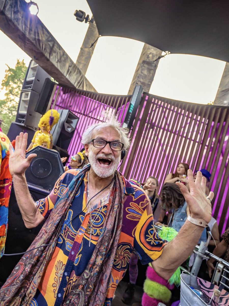 DESERT HEARTS tweet media