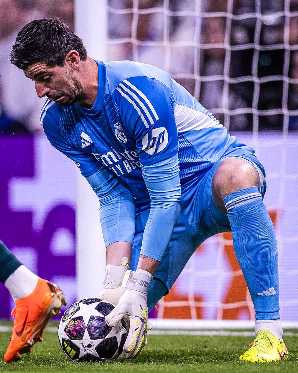 FOOTBALLBUZZ_1's tweet image. 🚨 Thibaut Courtois 🆚 Manchester City

⏰ 90' Minutes Played
🅰️ 1 Assist
🧤 4 Saves
👣 52 Touches
🚫⚽ 0.53 Goals Prevented
🎯 76% Accurate Passes
📏 53% Accurate Long Balls
🛑 3 Saves Inside the Box
🤾 6 Throws
♻️ 8 Recoveries

Incredible Player! ⚡✨

#FootballBuzz #UCL