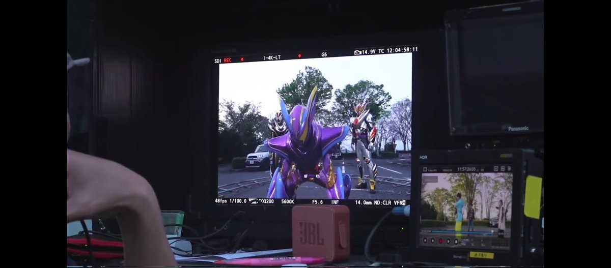 this is so cool so they have the technology to live preview the transformation sequence so the continuity between cuts are smooth