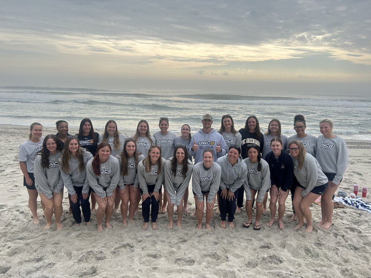 UNCGSoftball's tweet photo. Team 41 took on the Beach Sports Performance/Team Bonding Challenge💪
Big thanks to our Sports Performance coaches Jordan &amp; Marlena for pushing us and bringing the team closer together. Hard things together. 
#letsgoG https://t.co/QxbvTtinKX