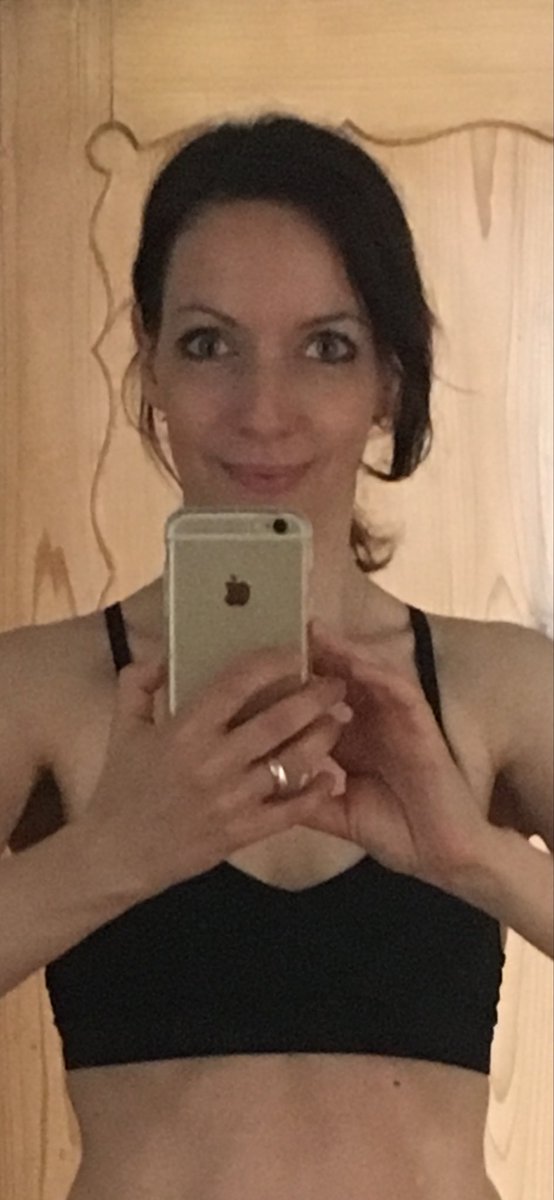 gluecksbird's tweet image. #ThroughbackThursday

2016….mit 41 hatte ich meine beste Figur und weniger Falten…will wieder 10J zurückdrehen…