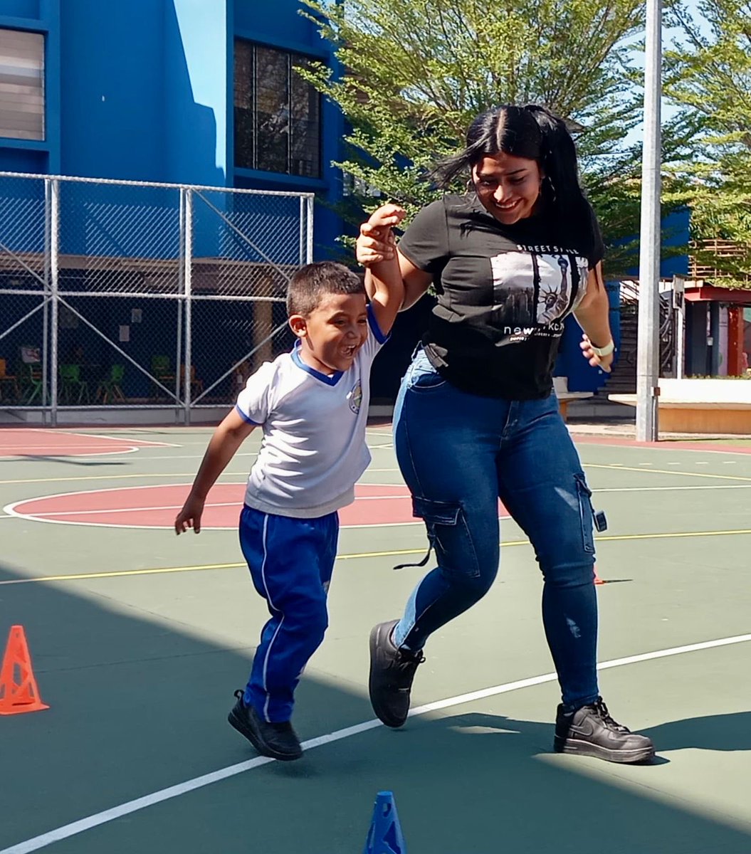 indeselsalvador's tweet photo. #PROADI | Personal de nuestra Oficina Departamental de La Paz desarrolló una sesión de entrenamiento en la Escuela de Educación Especial de Zacatecoluca, como parte de las acciones del Programa de Academias Deportivas Inclusivas (PROADI).
En la actividad se aplicaron el Test de Illinois, de coordinación y equilibrio.
#ConstruyendoElCamino