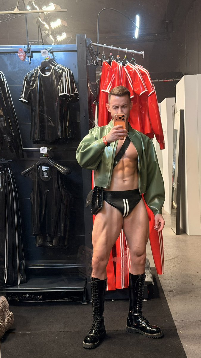 Rubbertwunk tweet media