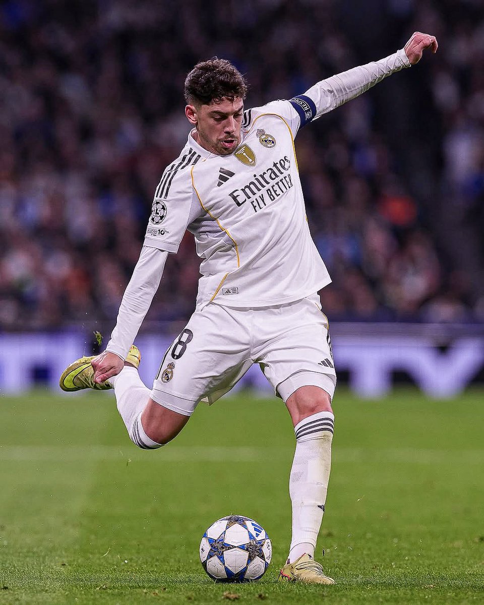 FOOTBALLBUZZ_1's tweet image. 🚨 🇺🇾 Fede Valverde 🆚 Manchester City

⚽ 3 goals
🏃 71 touches
🎯 4 successful dribbles
🤼 11 duels won
🛡️ 4 tackles won

Unstoppable in every area of the pitch...An absolute masterclass! ✨

#FootballBuzz #realmadrid #championsleague #UCL