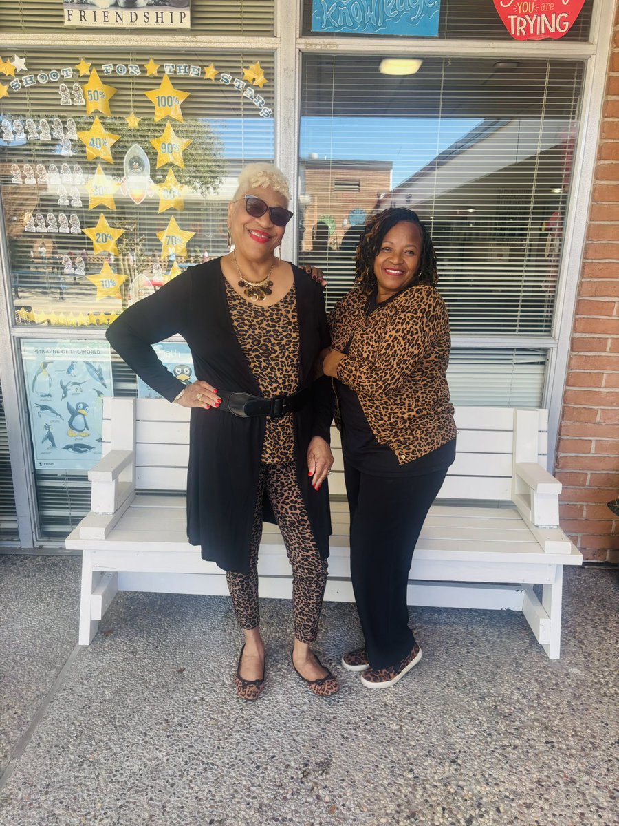 PamelaHubbard_2's tweet photo. “Great Minds Think Alike… and Apparently Dress Alike Too.”
🤎🖤 https://t.co/OqzXOKqSry