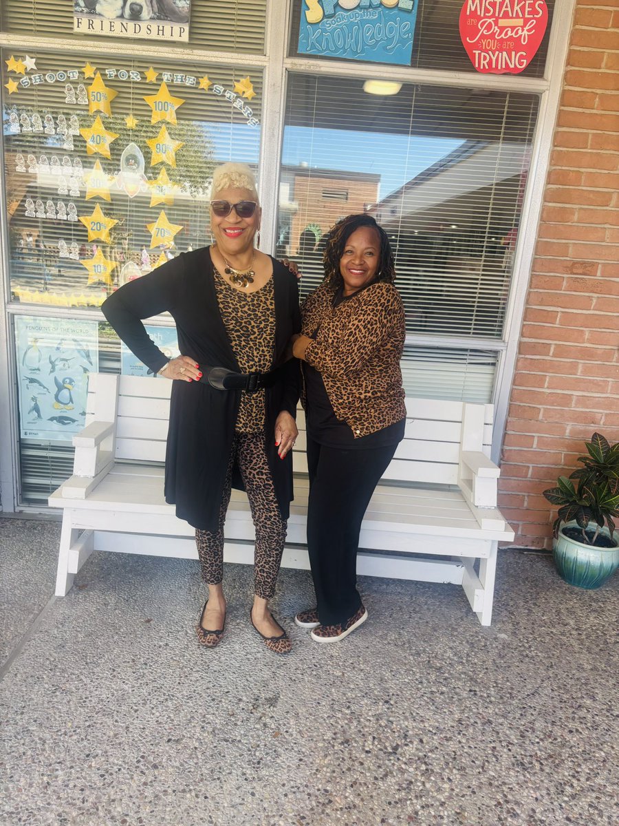 PamelaHubbard_2's tweet photo. “Great Minds Think Alike… and Apparently Dress Alike Too.”
🤎🖤 https://t.co/OqzXOKqSry